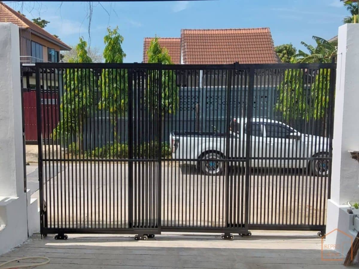 ประตูบานเลื่อนซ้อนสามของทาง Reprohome