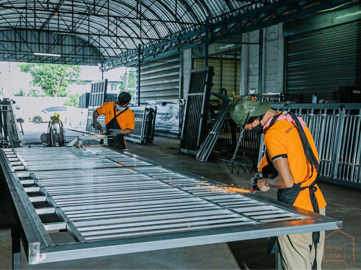 ภาพการผลิตประตูรั้วเหล็กกัลวาไนซ์