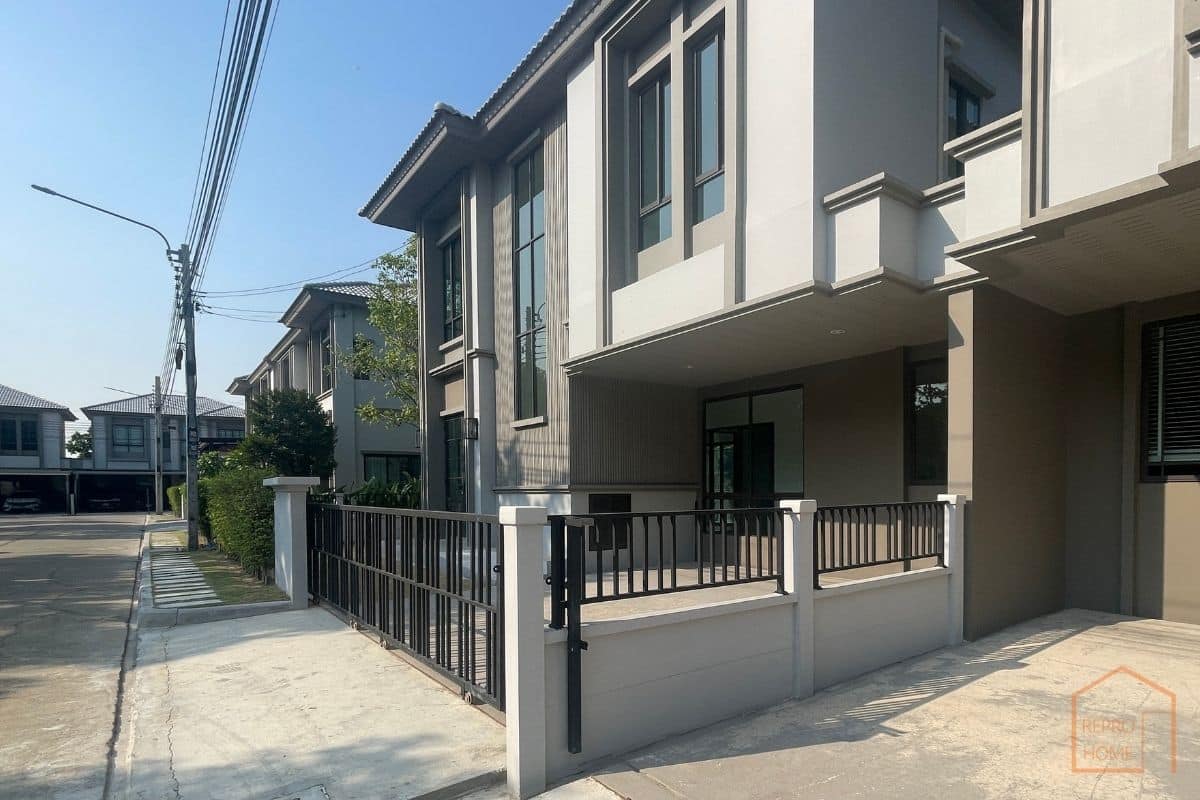 ประตูรั้วเหล็กระแนง